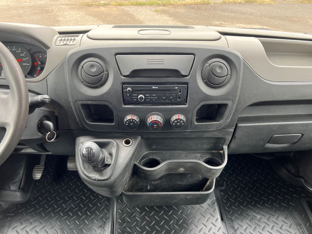 Nissan NV400