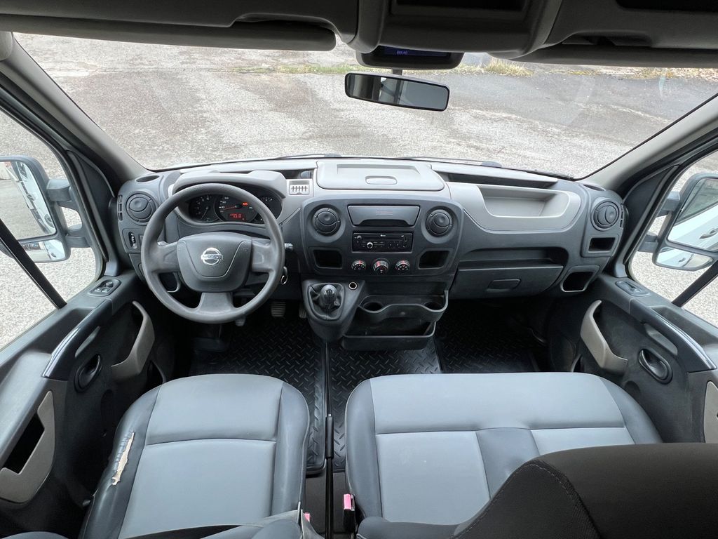 Nissan NV400