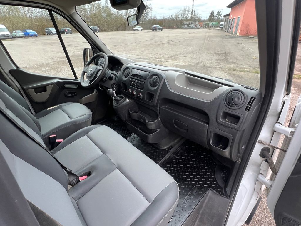 Nissan NV400