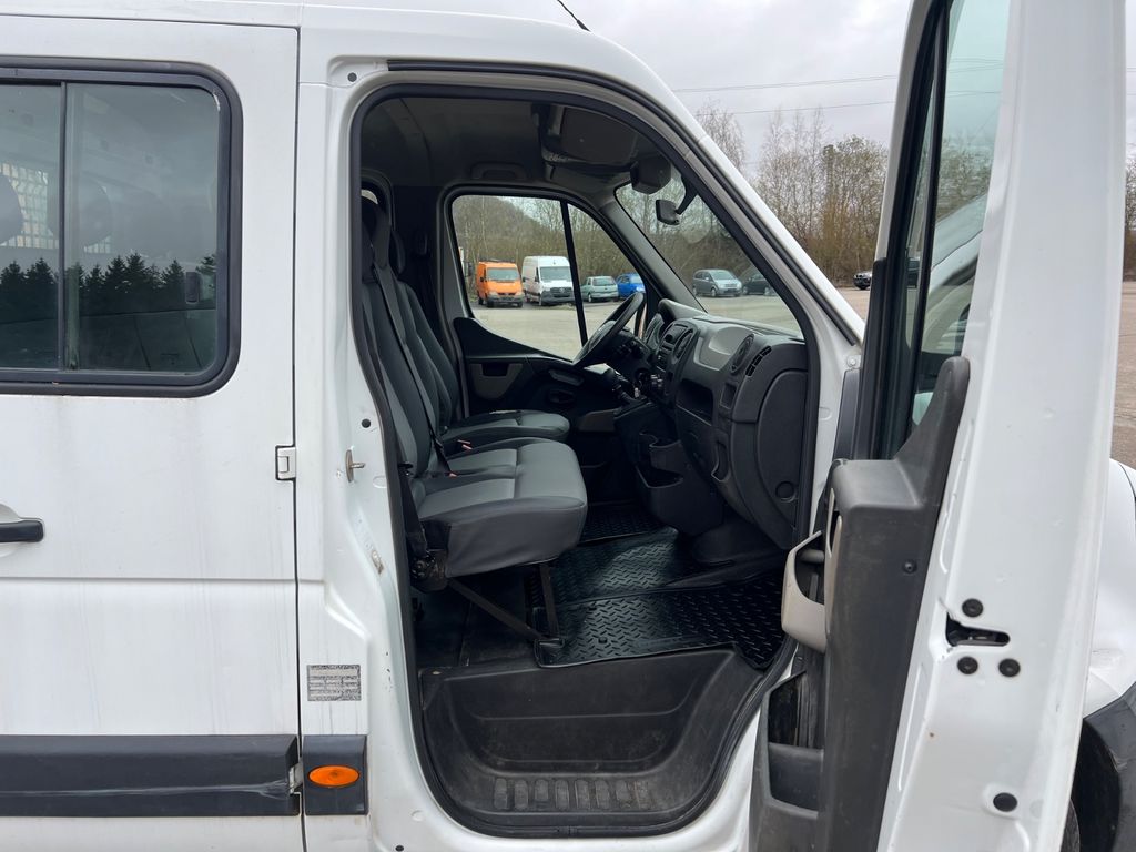 Nissan NV400