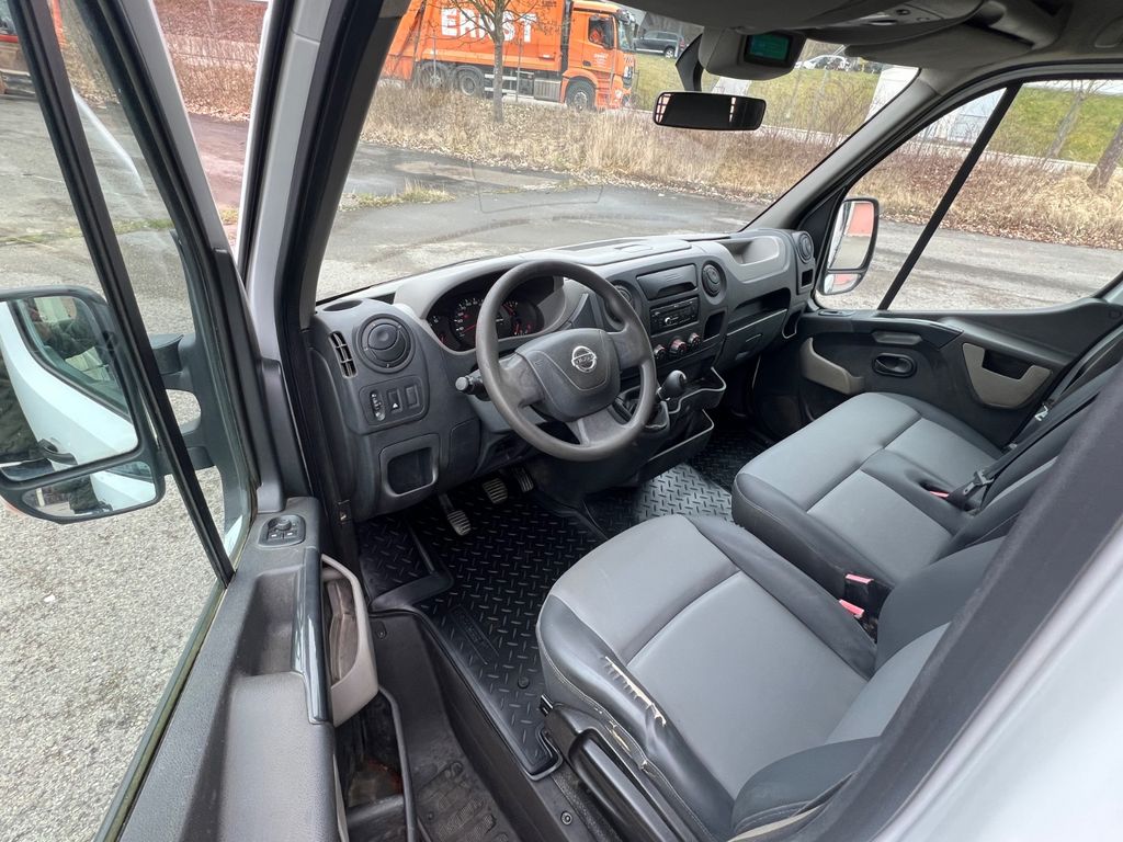 Nissan NV400