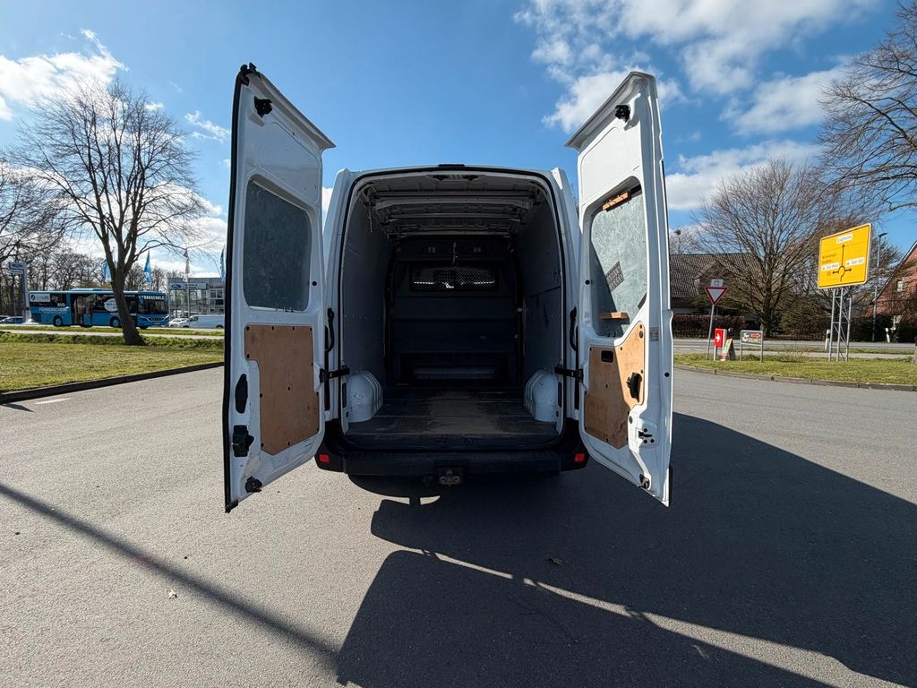Nissan NV400