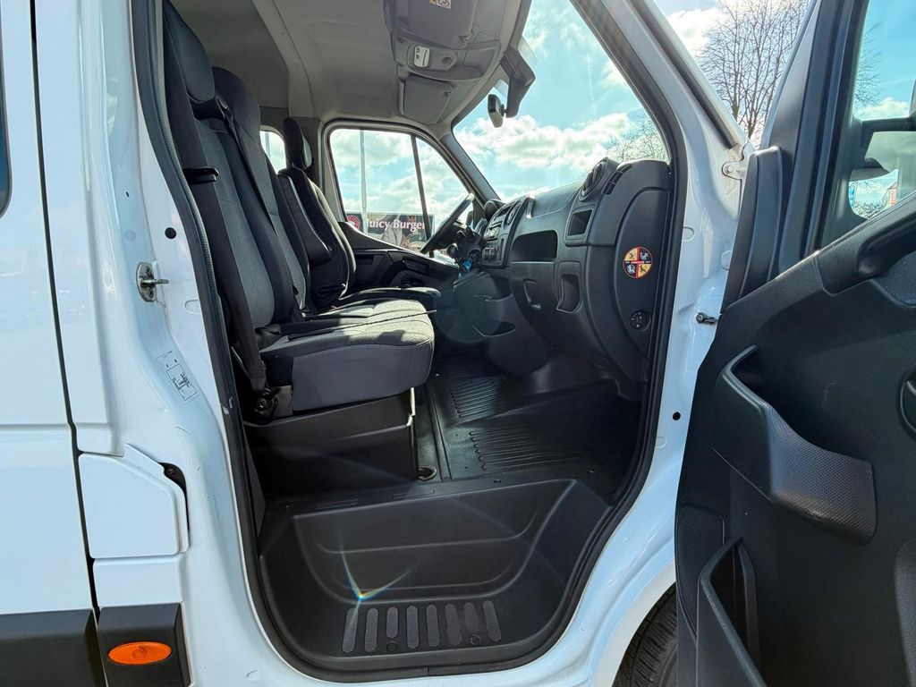 Nissan NV400