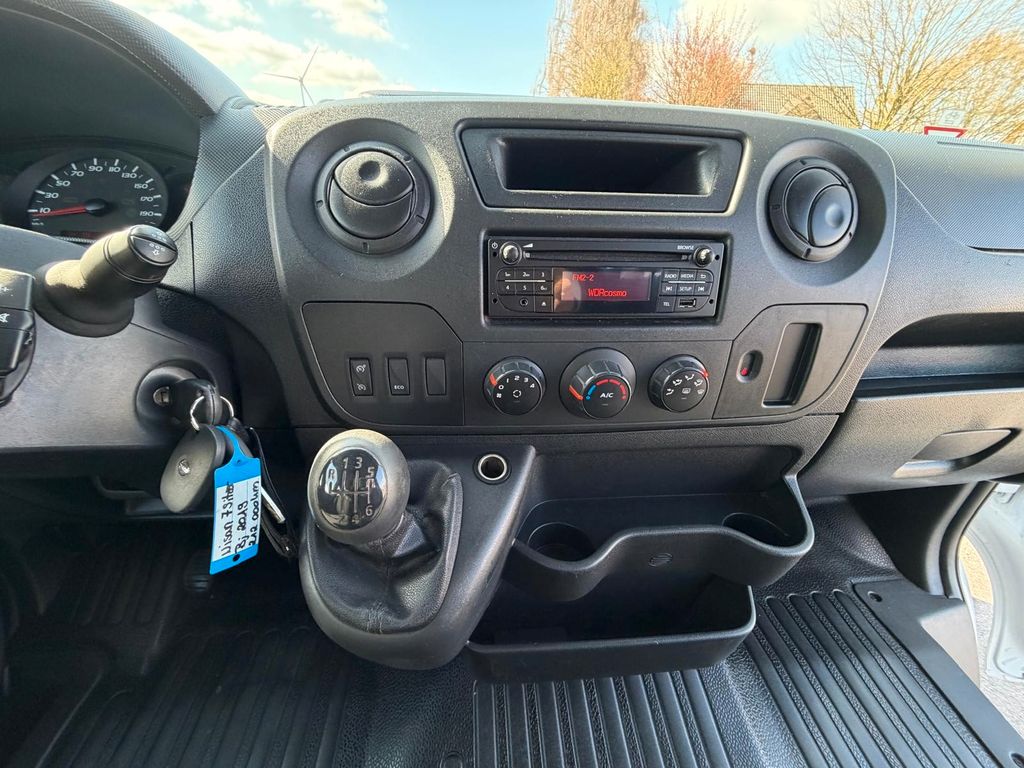 Nissan NV400