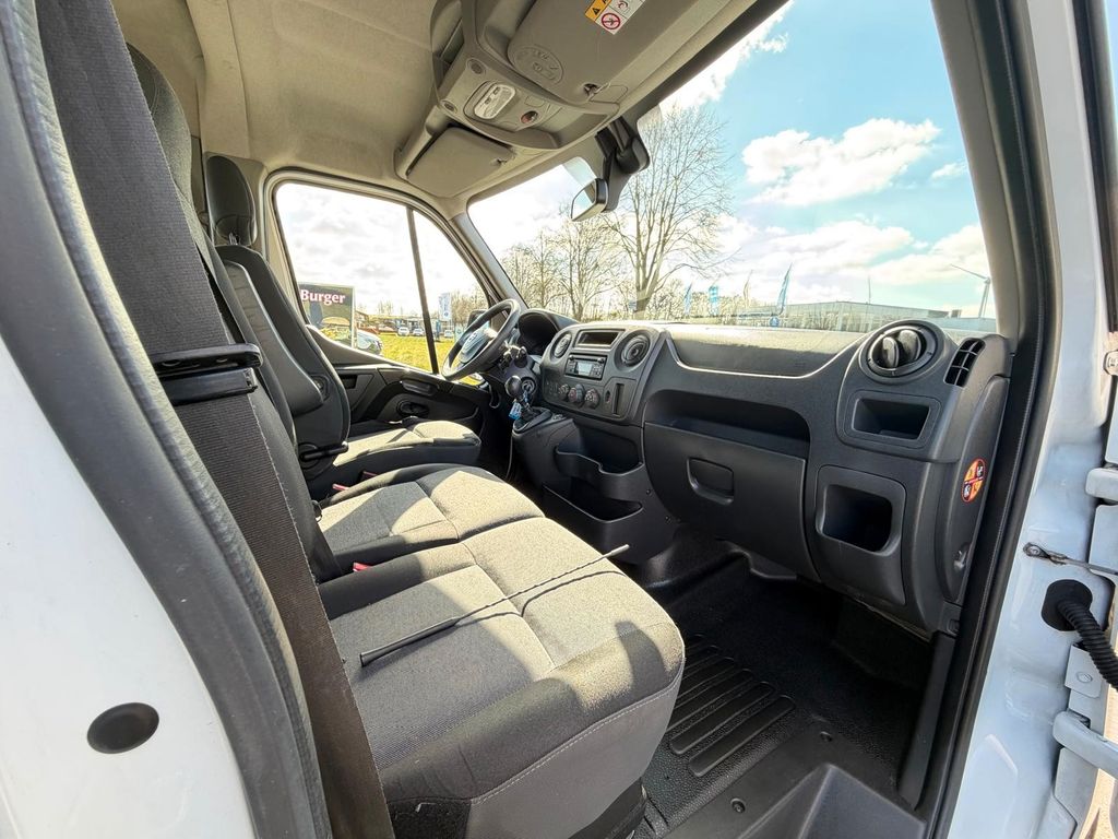 Nissan NV400