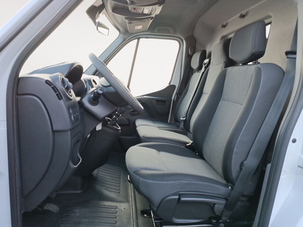 Nissan NV400