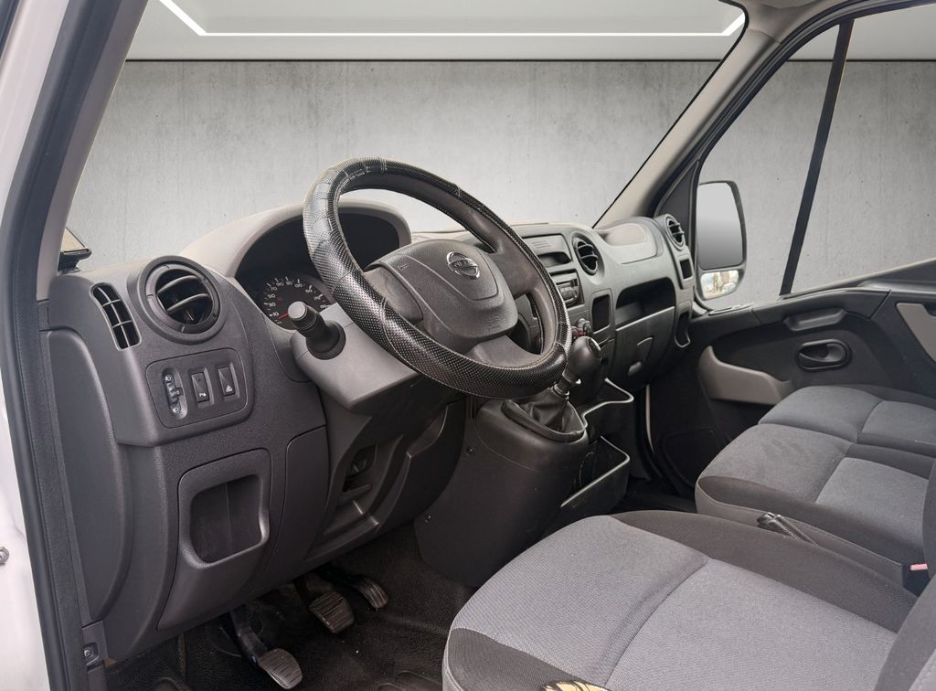 Nissan NV400