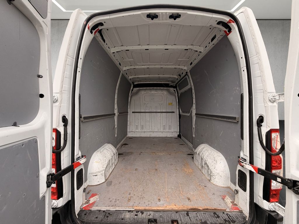 Nissan NV400