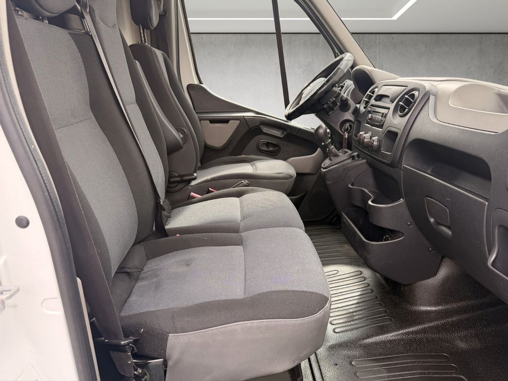 Nissan NV400