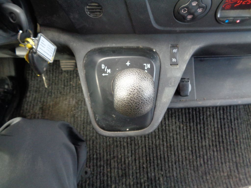 Nissan NV400