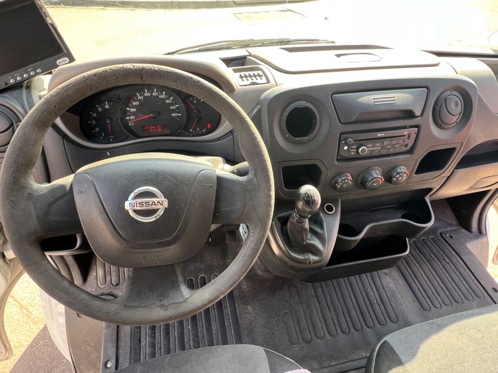 Nissan NV400