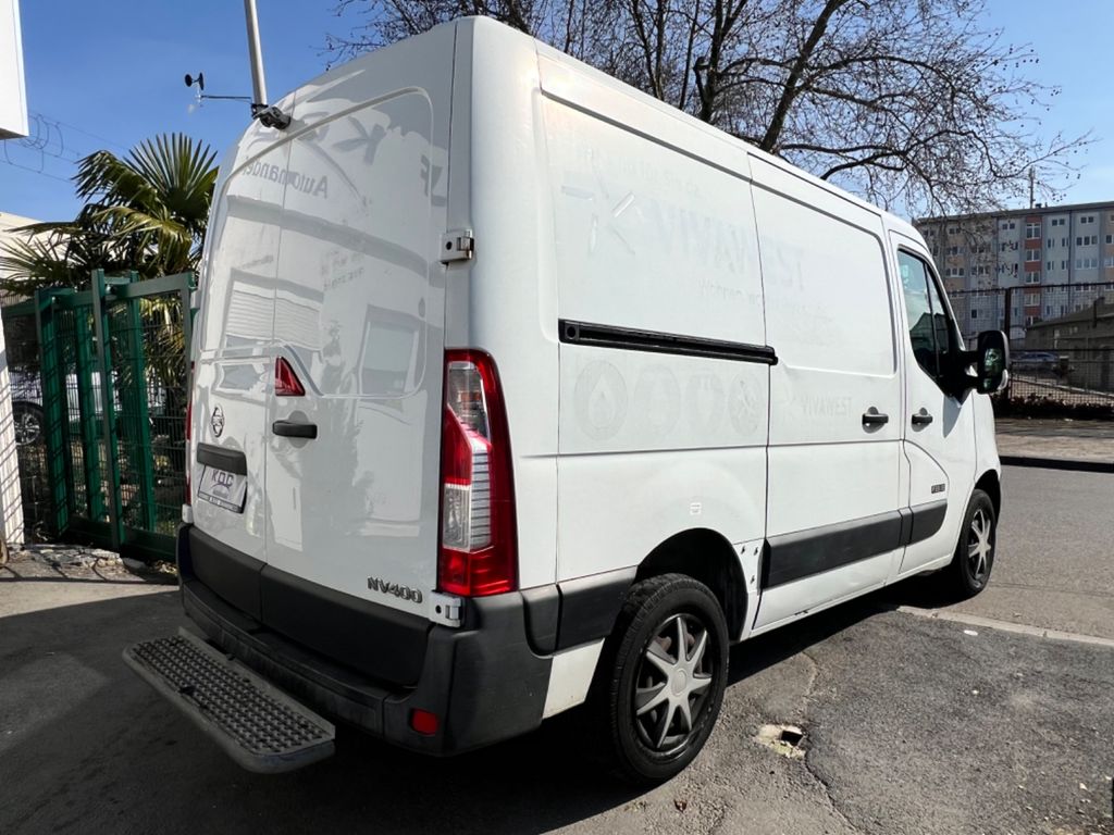 Nissan NV400