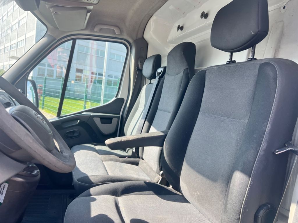 Nissan NV400