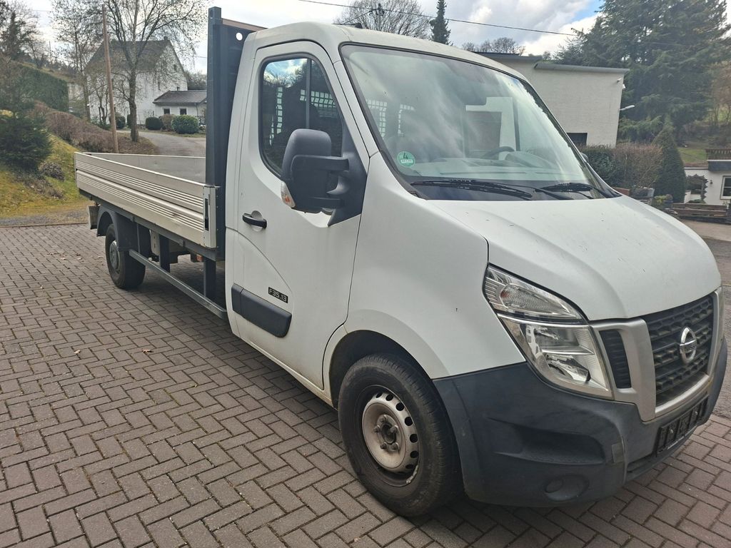 Nissan NV400