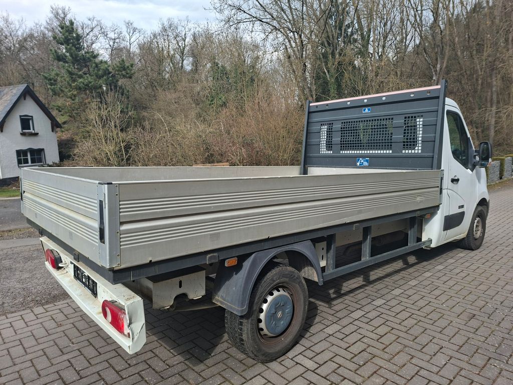 Nissan NV400