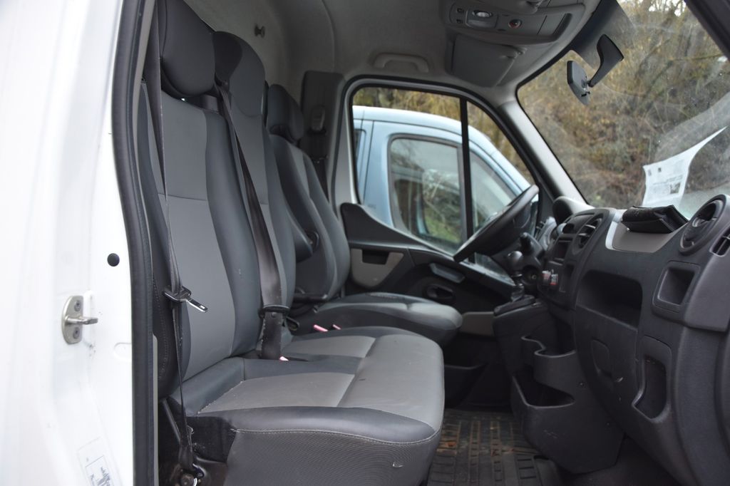 Nissan NV400