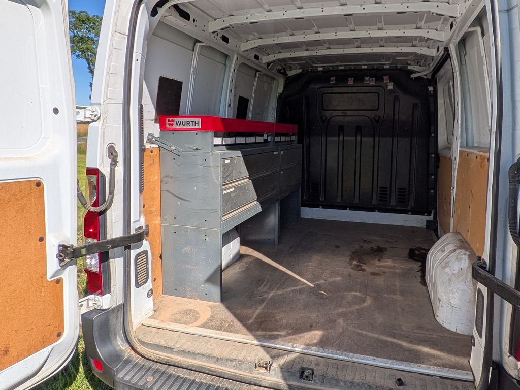 Nissan NV400