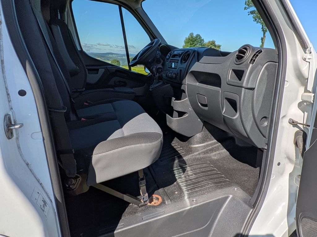 Nissan NV400