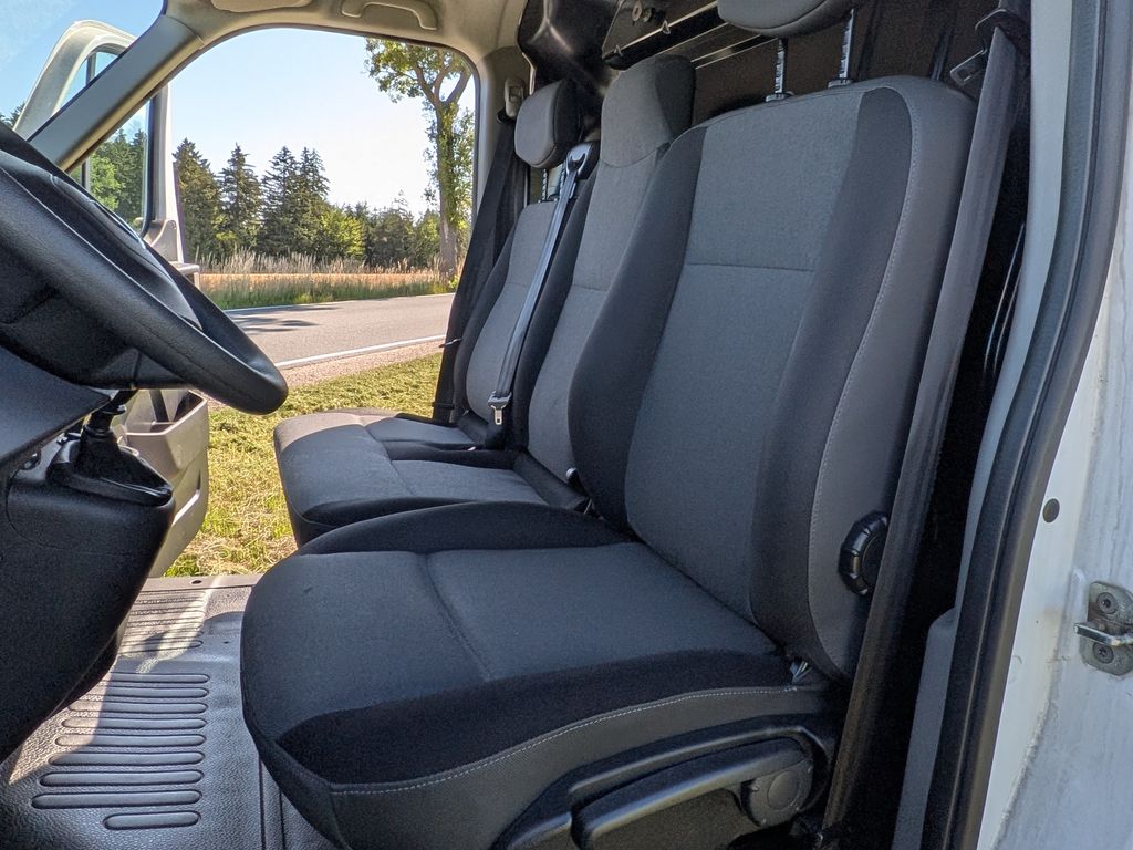 Nissan NV400