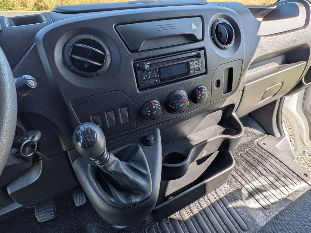 Nissan NV400