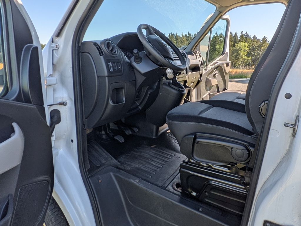 Nissan NV400