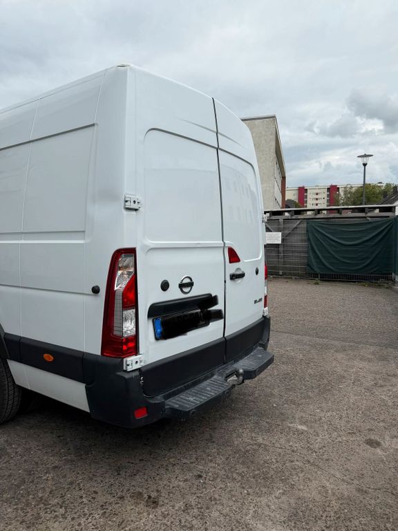Nissan NV400