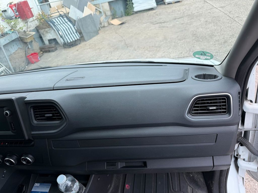 Nissan NV400