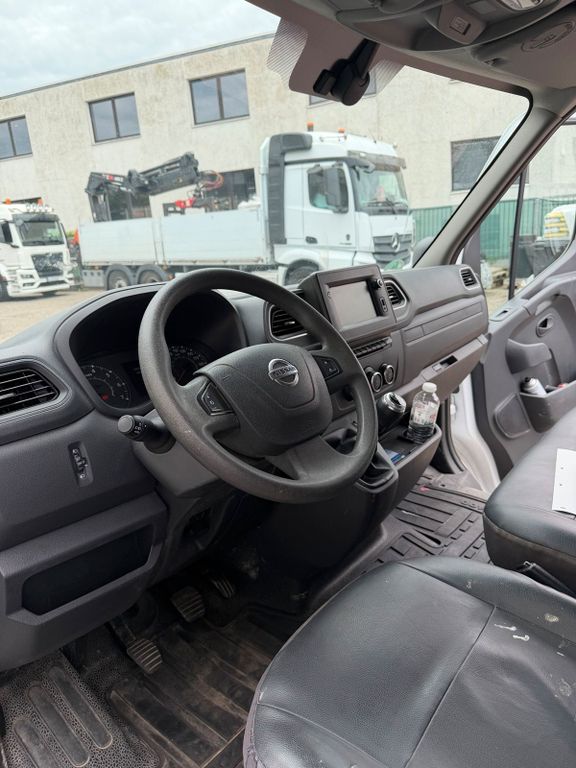 Nissan NV400