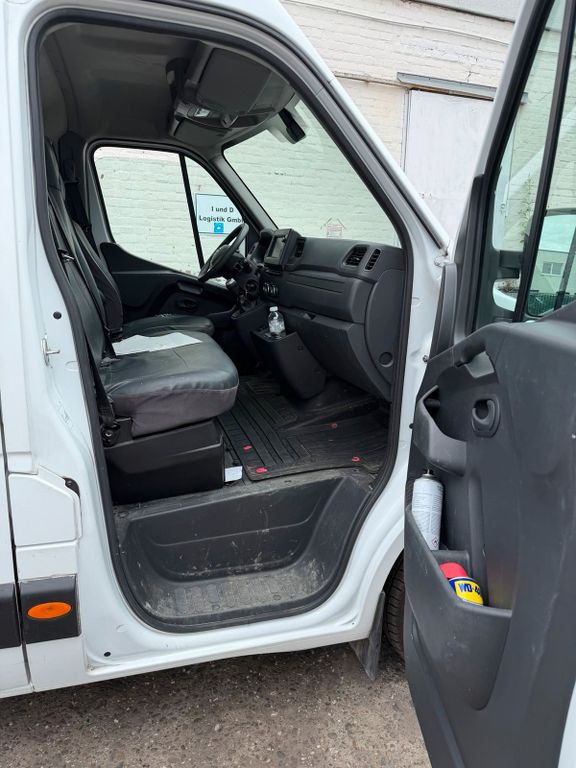 Nissan NV400