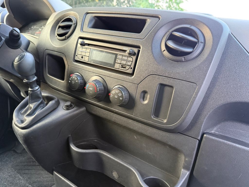 Nissan NV400