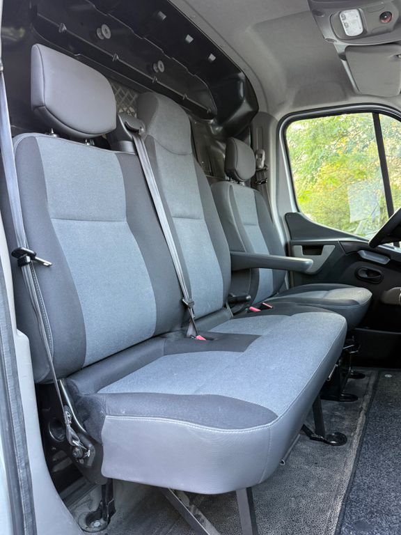 Nissan NV400