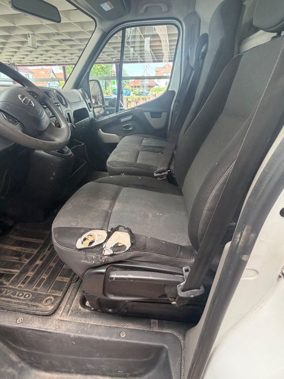 Nissan NV400