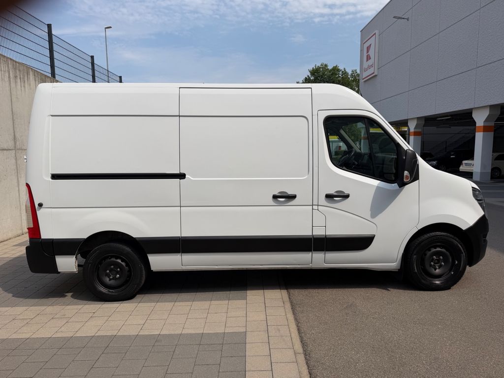 Nissan NV400