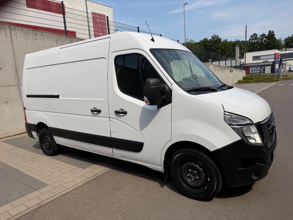 Nissan NV400