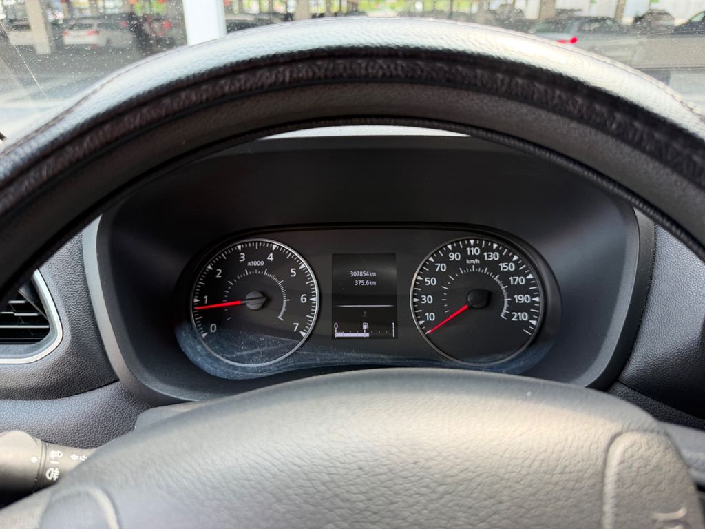 Nissan NV400