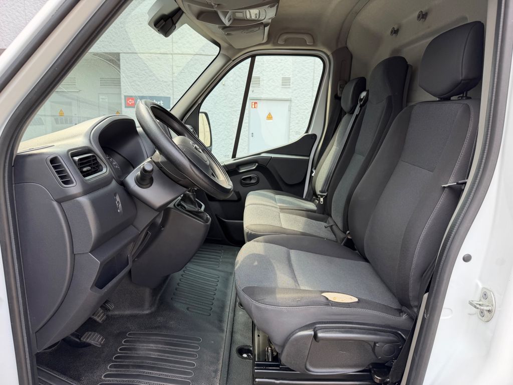 Nissan NV400