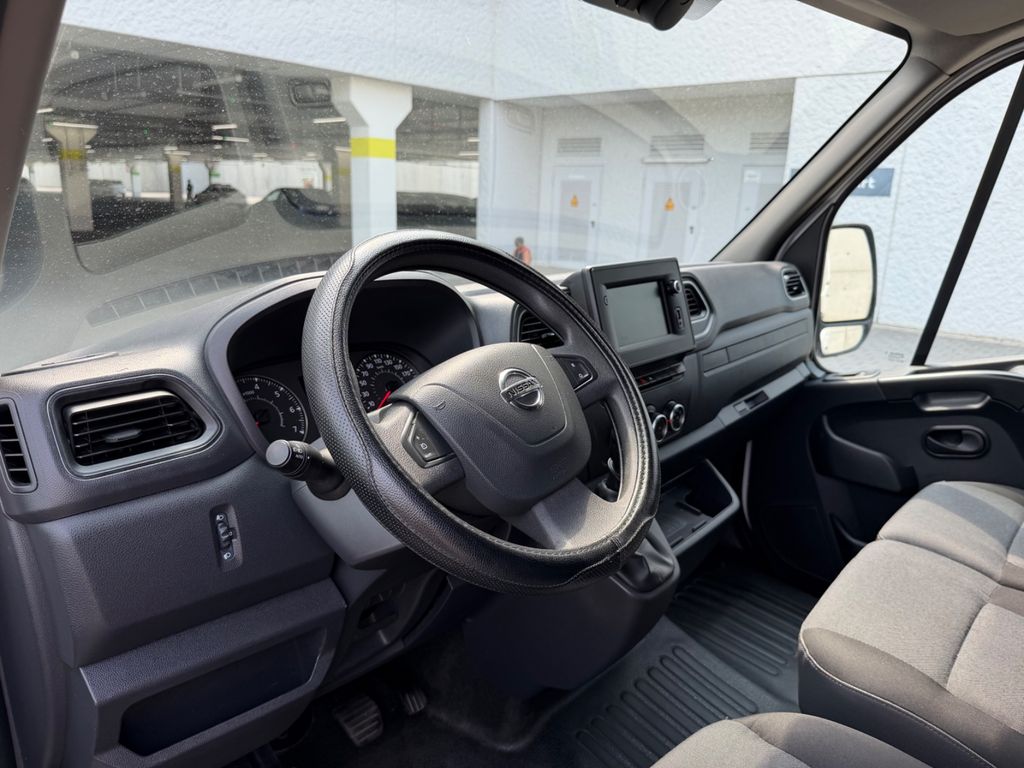 Nissan NV400