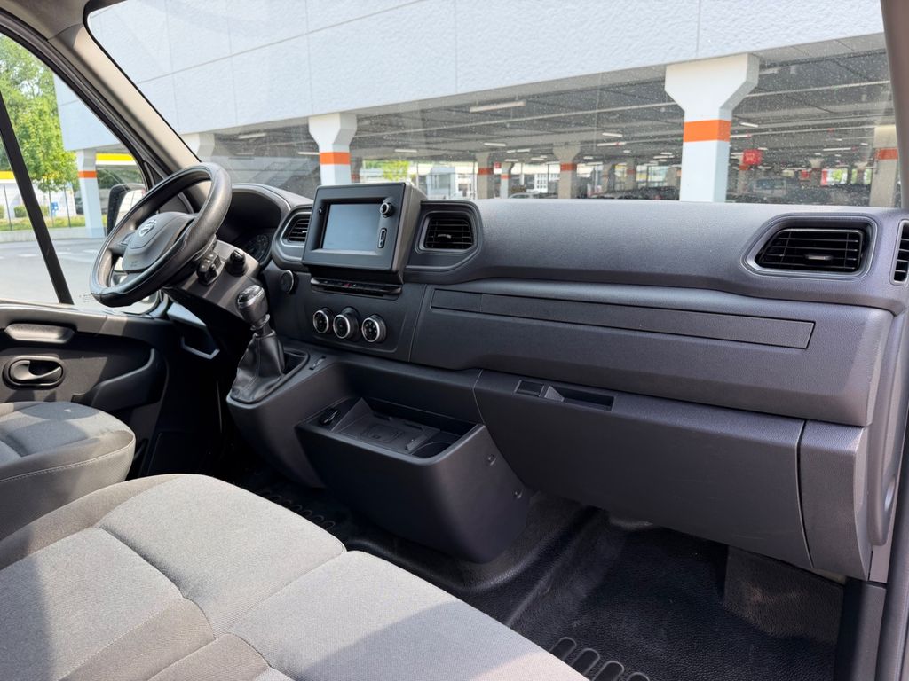Nissan NV400