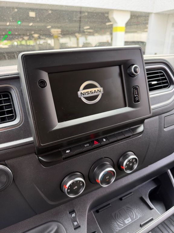 Nissan NV400