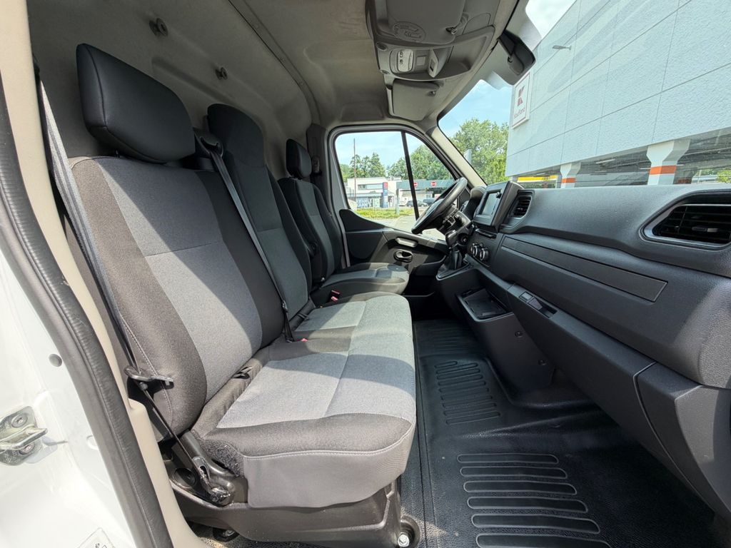 Nissan NV400