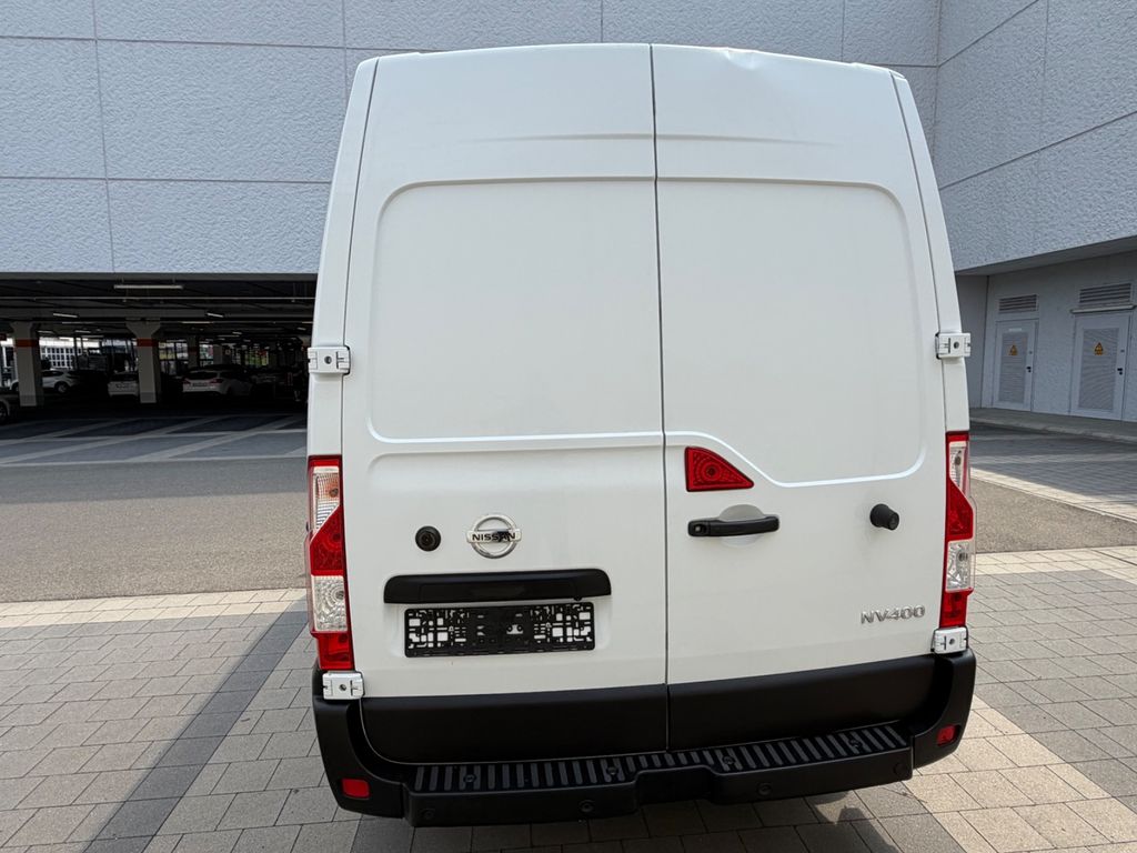 Nissan NV400