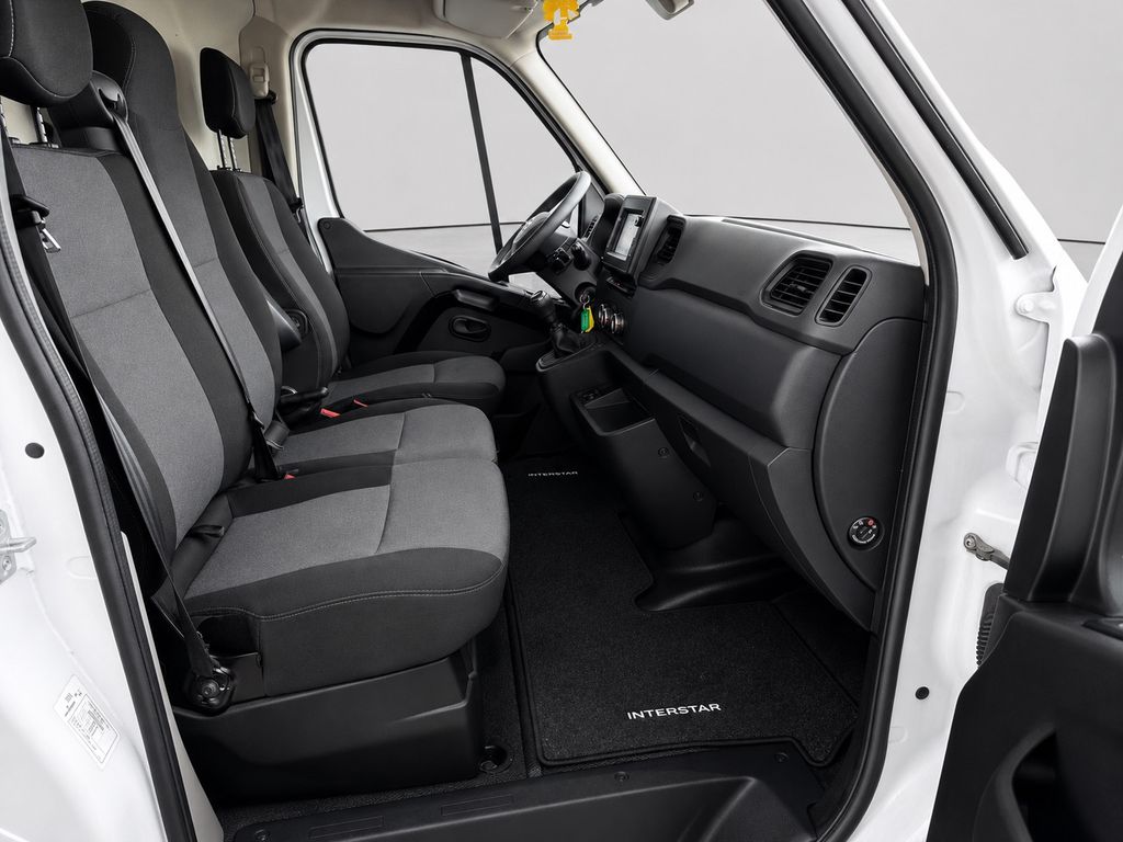 Nissan NV400