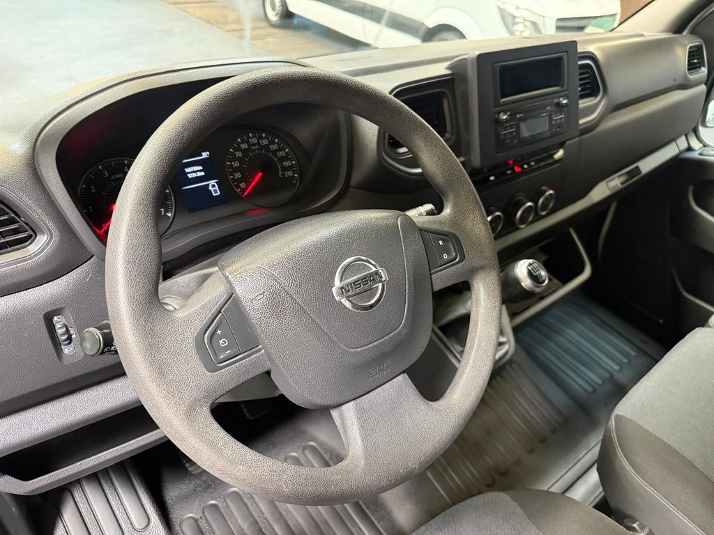 Nissan NV400