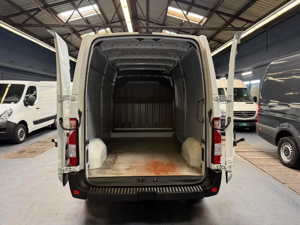 Nissan NV400