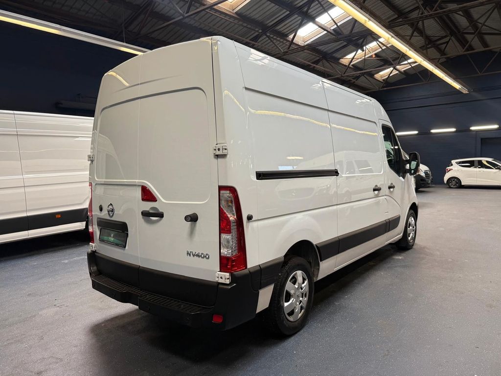 Nissan NV400