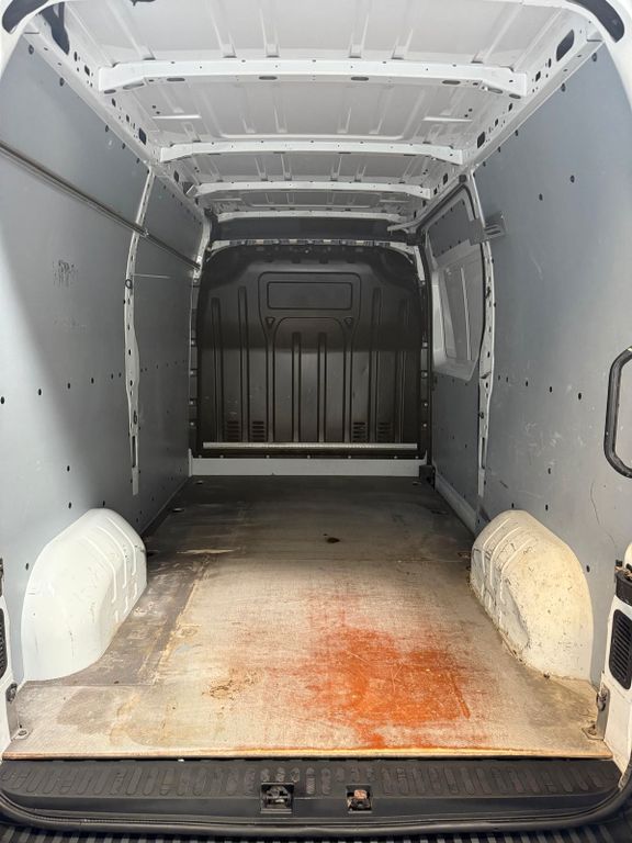 Nissan NV400