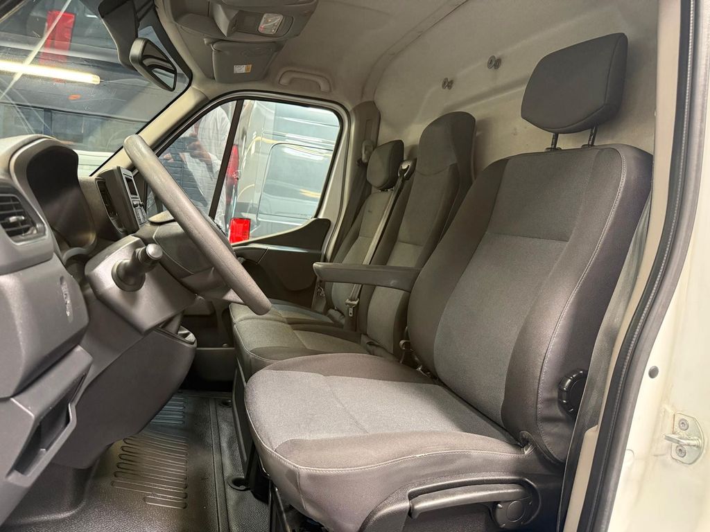 Nissan NV400
