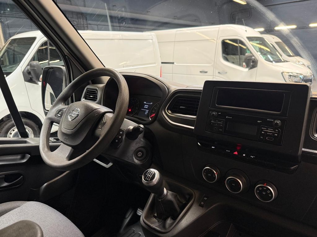 Nissan NV400