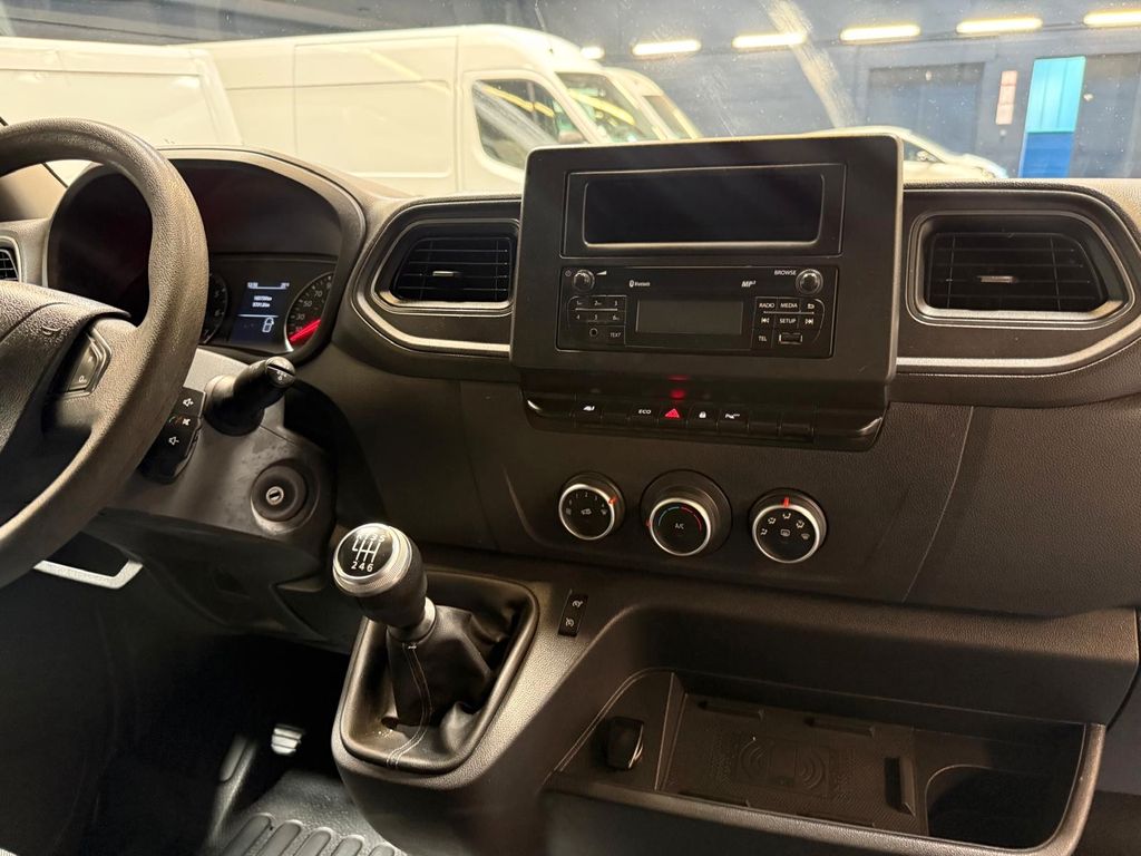 Nissan NV400
