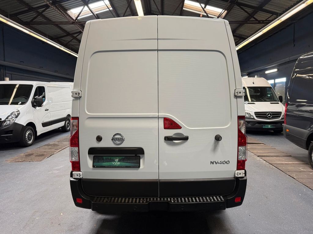 Nissan NV400